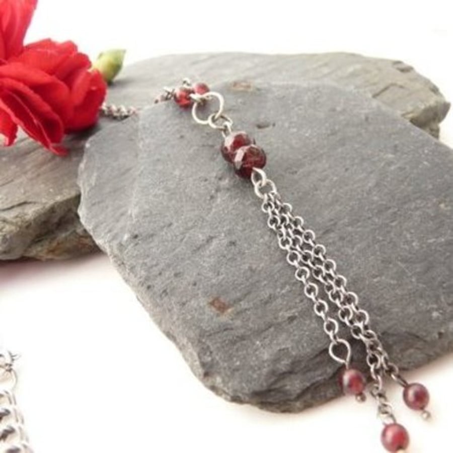 Garnet and sterling silver necklace (N9)