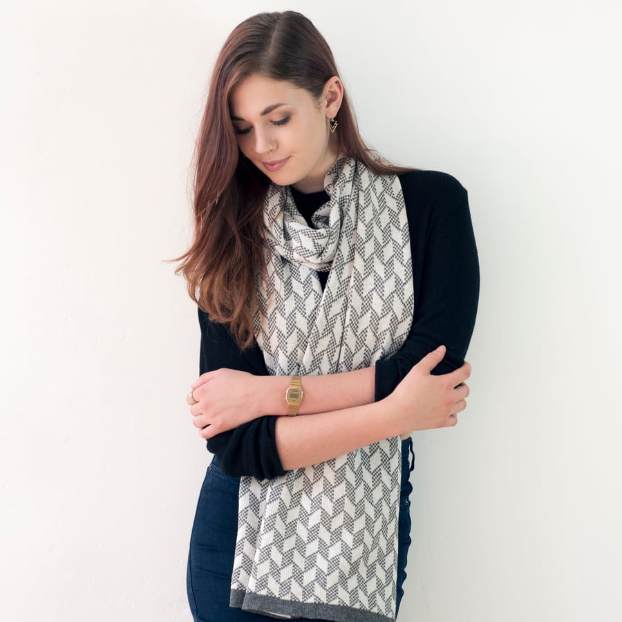 Lambswool knitted chevron scarf - grey and white