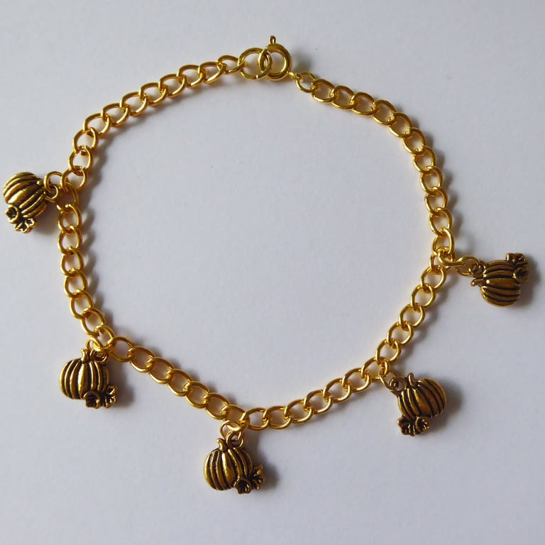 Golden Bracelet with 5 Pumpkin charms