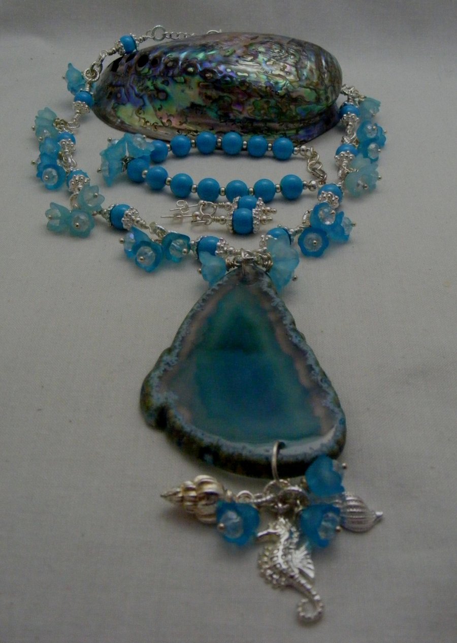Blue Flower and Agate Slice Jewellery Set