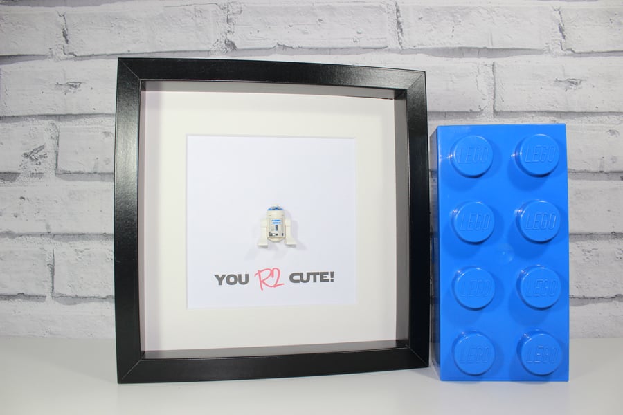 LEGO STAR WARS - R2-D2 - VALENTINE'S DAY - FRAMED LEGO MINIFIGURE - GREAT GIFT