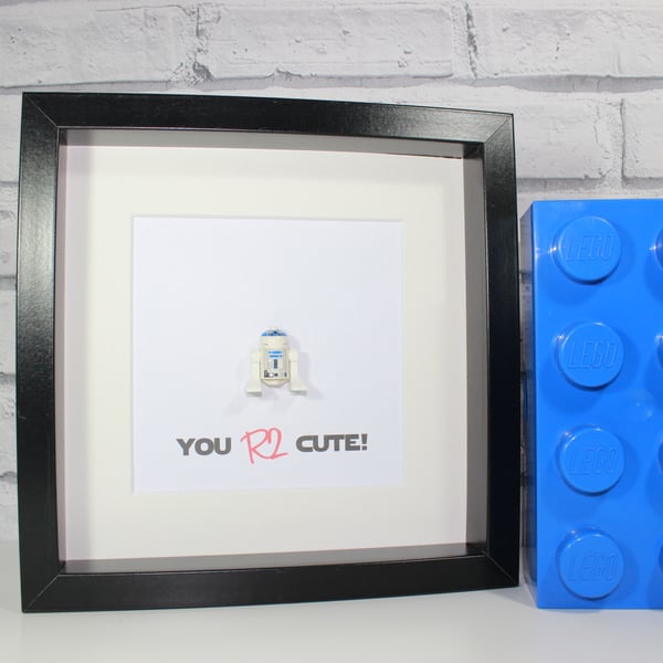 LEGO STAR WARS - R2-D2 - VALENTINE'S DAY - FRAMED LEGO MINIFIGURE - GREAT GIFT