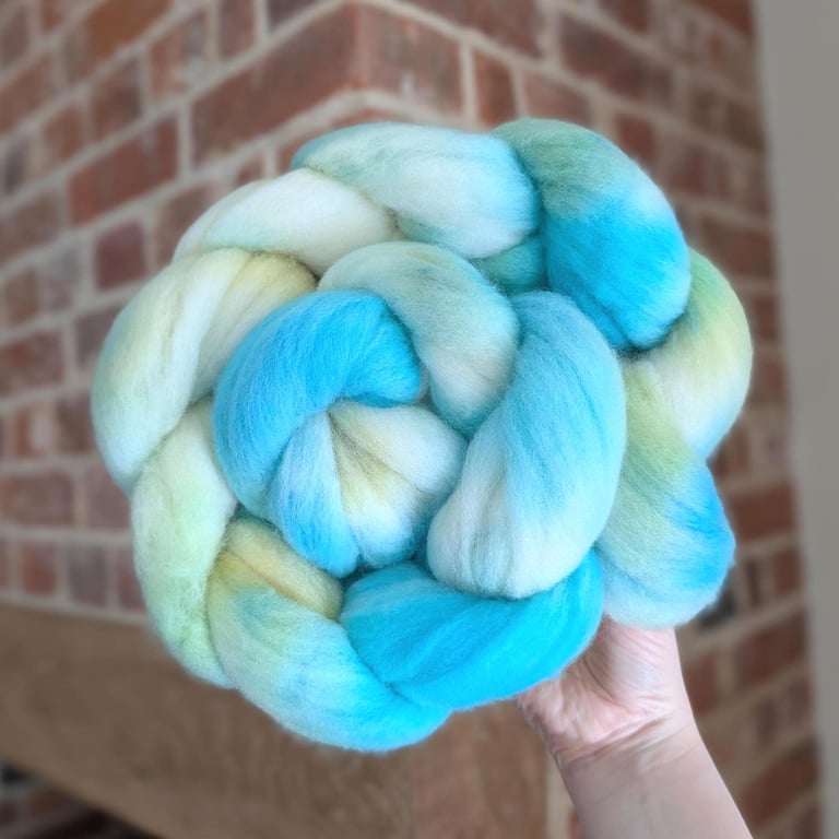 Hand Dyed Rambouillet Top 102g Spinning Fibre - Aqua and Celadon