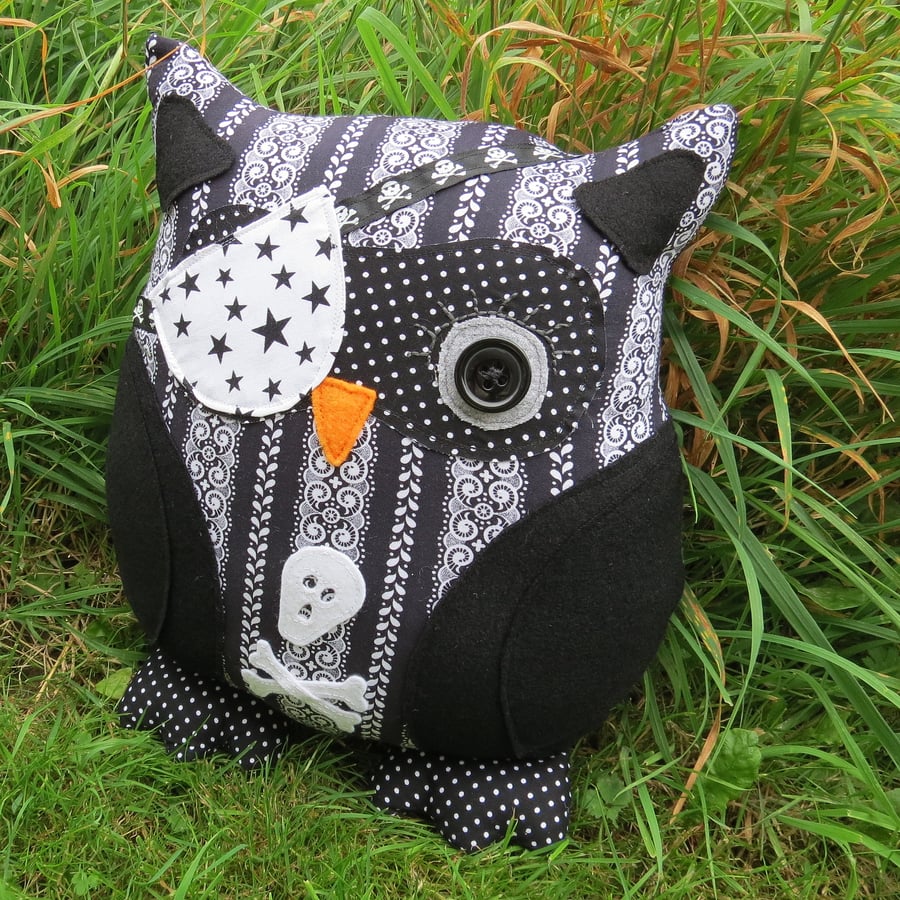 A pirate owl cushion.  35cm tall. (14 inches)  Halloween.