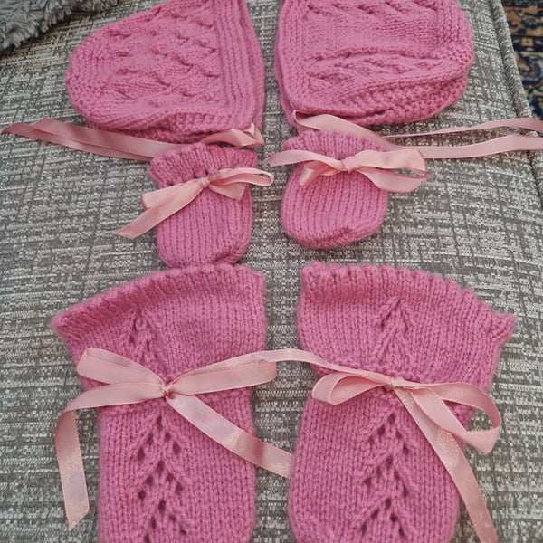 Beautiful hats & mittens for baby girls