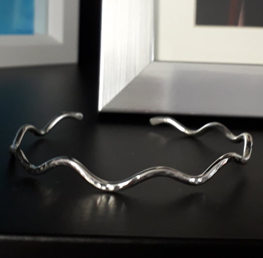 Sterling Silver Wave Bangle 2025 | www.urbag.ws