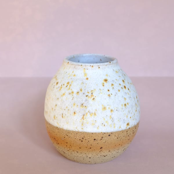 Small matt white round vase I