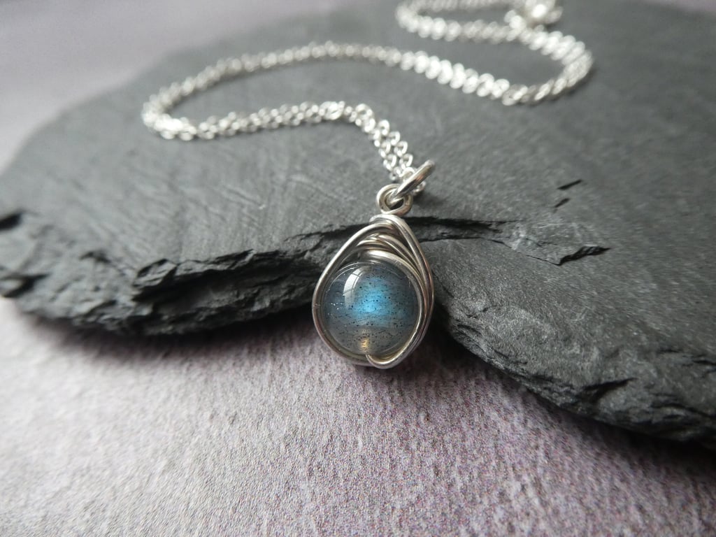 Labradorite pendant, silver labradorite pendant, minimalist gemstone jewellery, 
