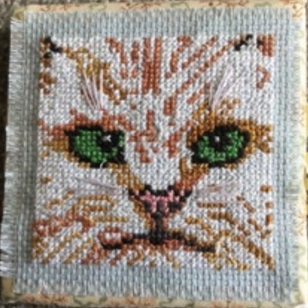 Pin cushion for a cat lover