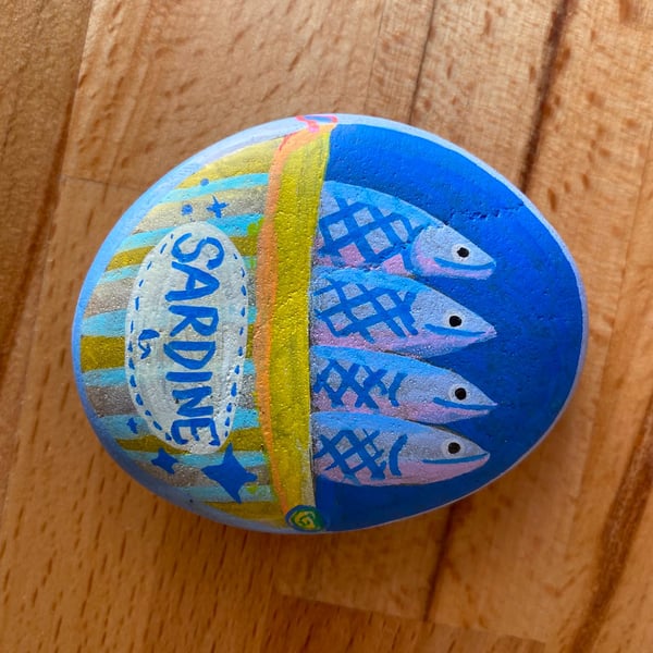 Hand-Painted Sardine Pebble – Cute Seaside Stone Art