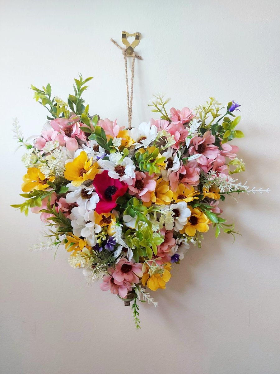 Hanging Wild Daisy Wicker Heart