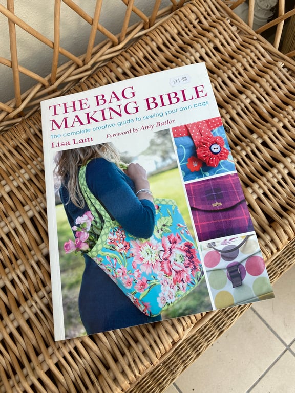 The Bag Making Bible by Lisa Lam. Barely Used Pattern and Instruction Book 