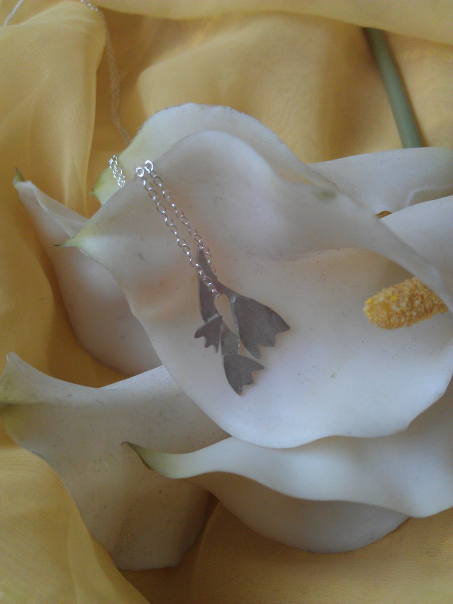 Tulip drop necklace