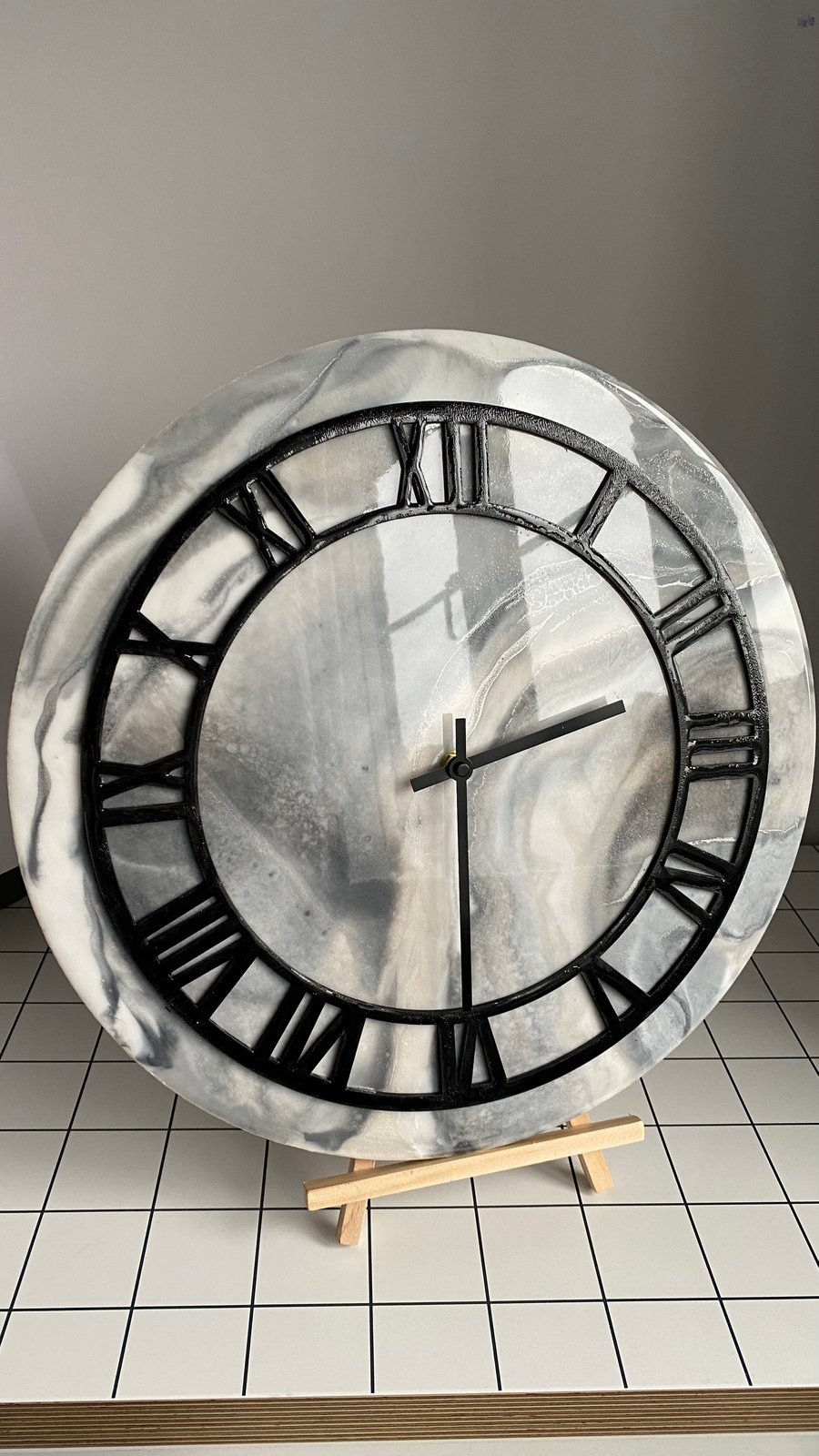 Resin clock 40 cm 