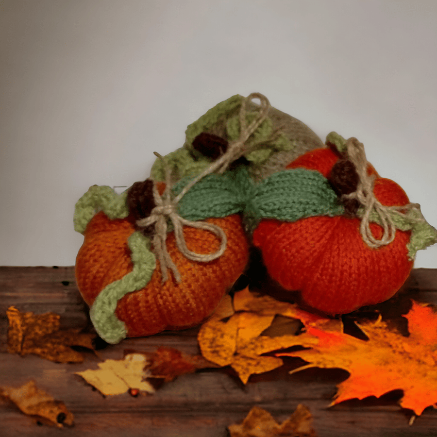 Hand knitted set of 3 pumpkins
