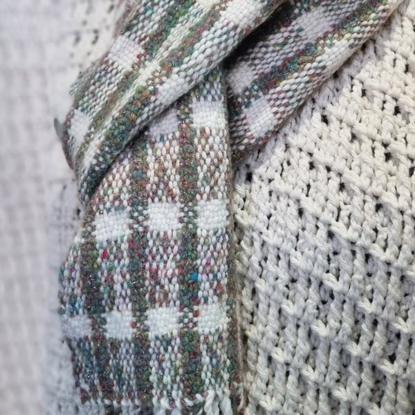  Handwoven scarf with sparkle 