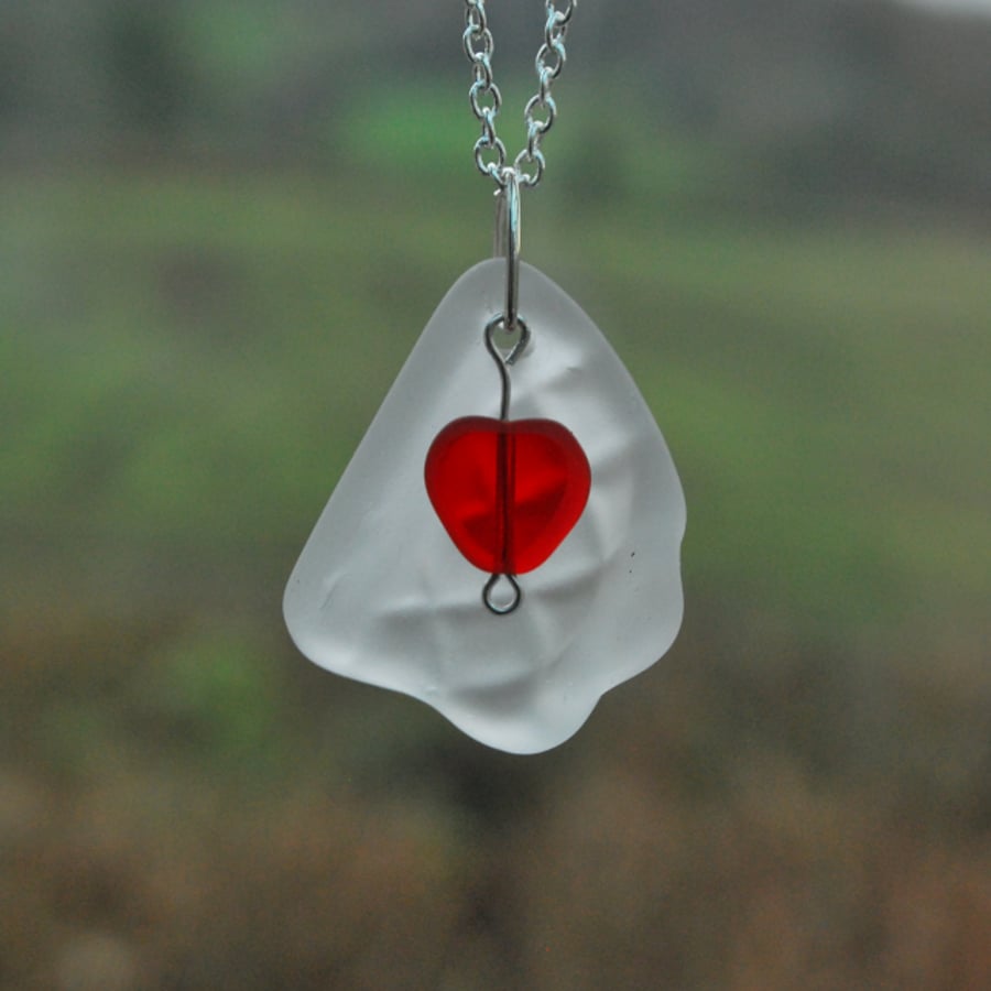 Patterned beach glass pendant with heart