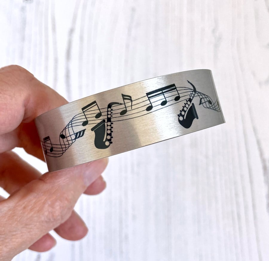 Musical instrument cuff bracelet in brushed aluminium with music notes B20