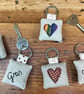 Gran keyring - Love heart in blue spots - embroidered linen and lavender - Image 5