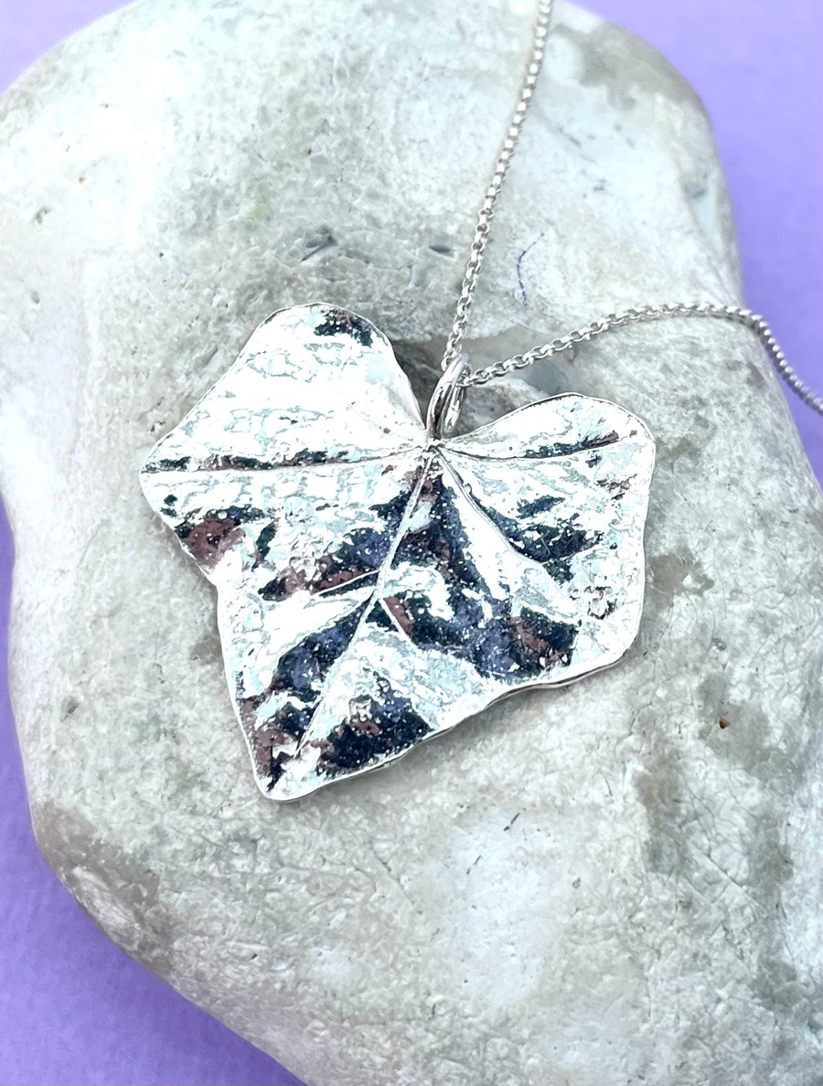 Fine silver ivy leaf necklace 