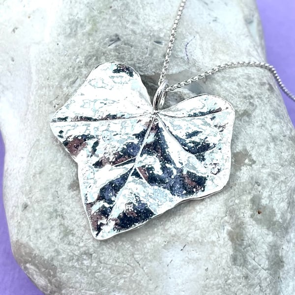 Fine silver ivy leaf necklace 