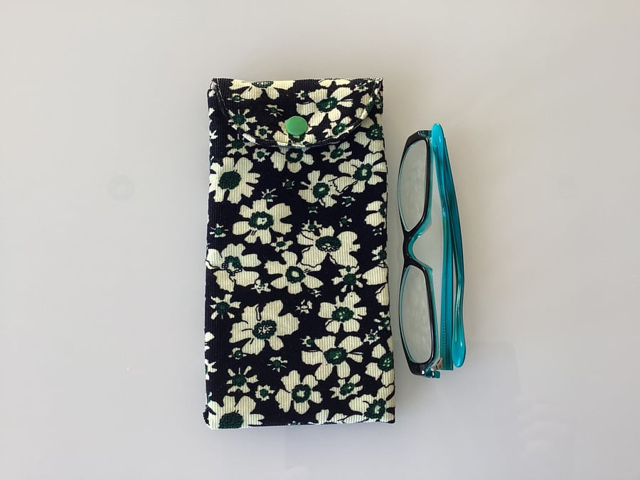 Fabric glasses case holder with popper fastener with padding for protection