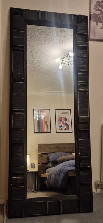 Large mirror 