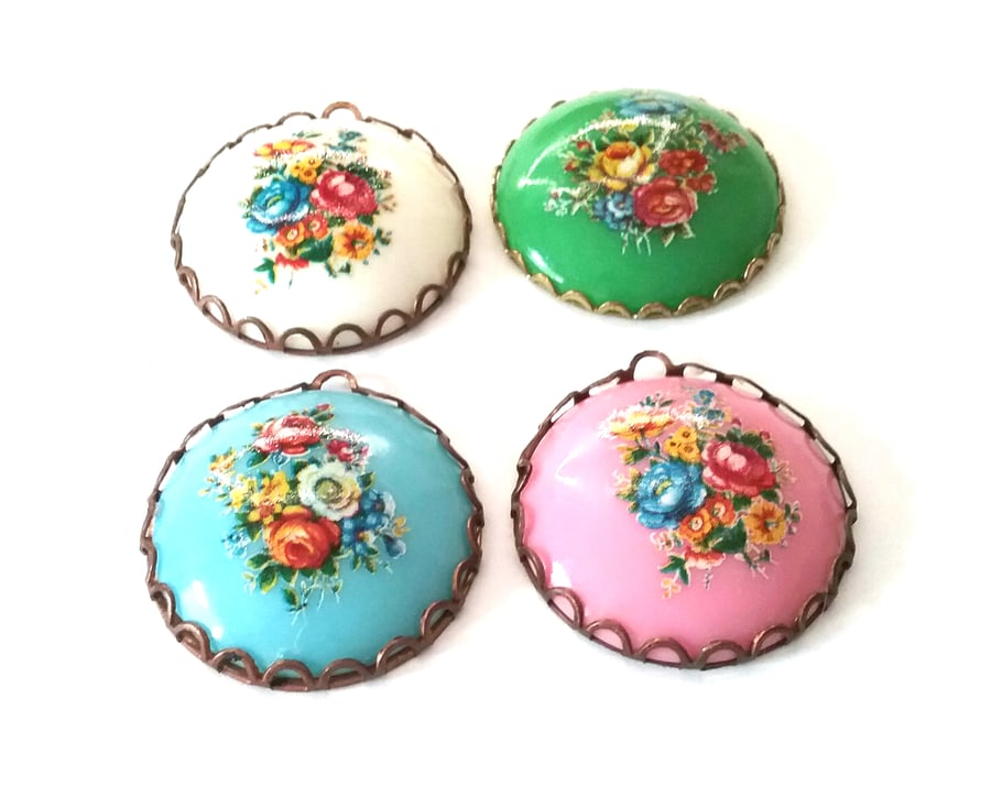 Vintage Floral Cabochon pendant 