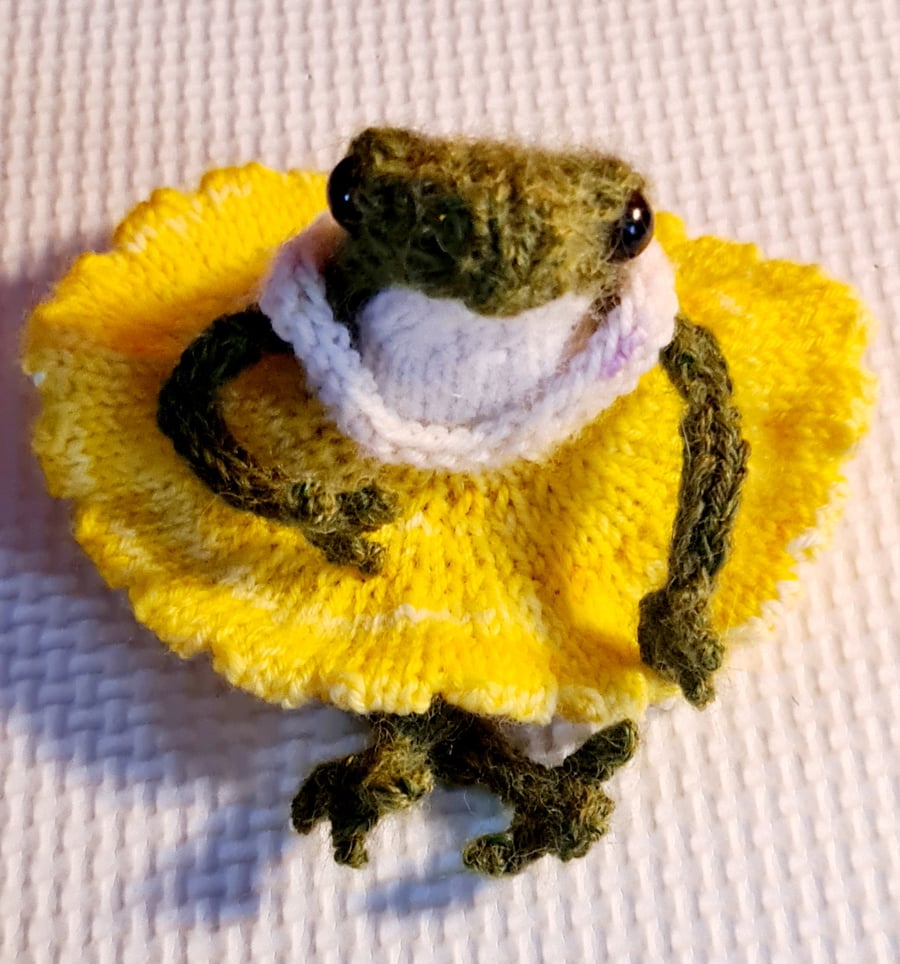 Teeny tiny hand knitted frog