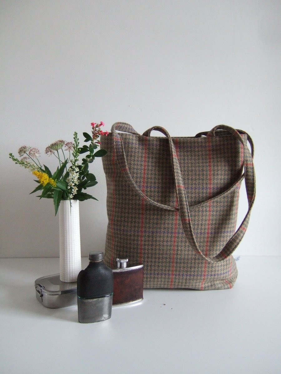 Autumnal checked wool tote bag for special occasions. Beige green red blue.