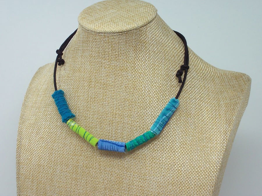 Fabric bead necklace with waxed cotton cord - Tahiti