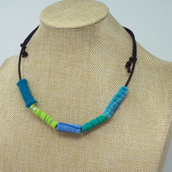 Fabric bead necklace with waxed cotton cord - Tahiti