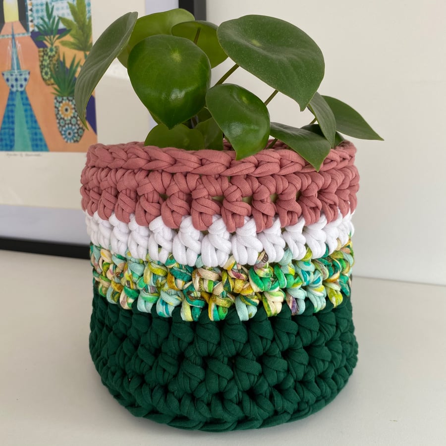 Crochet plant pot cover made with upcycled tshirt yarn - green medium