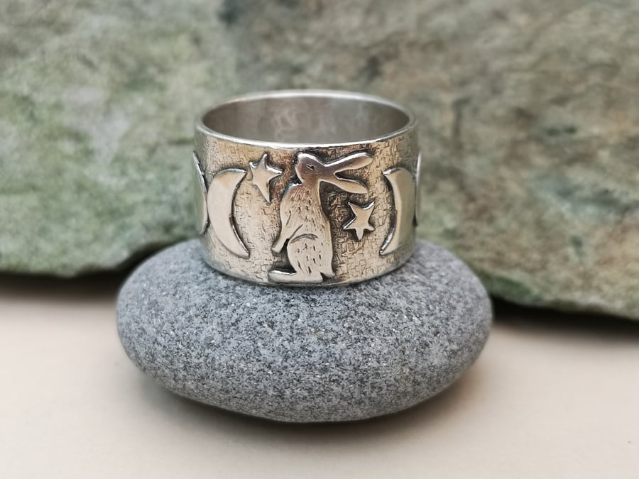Gazing Hare Ring (Size R and half)
