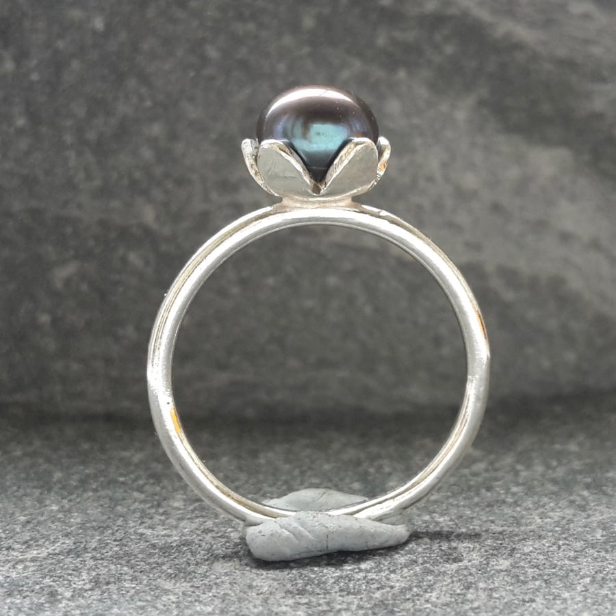 Peacock pearl and silver ring, dainty pearl ring, pearl solitaire ring