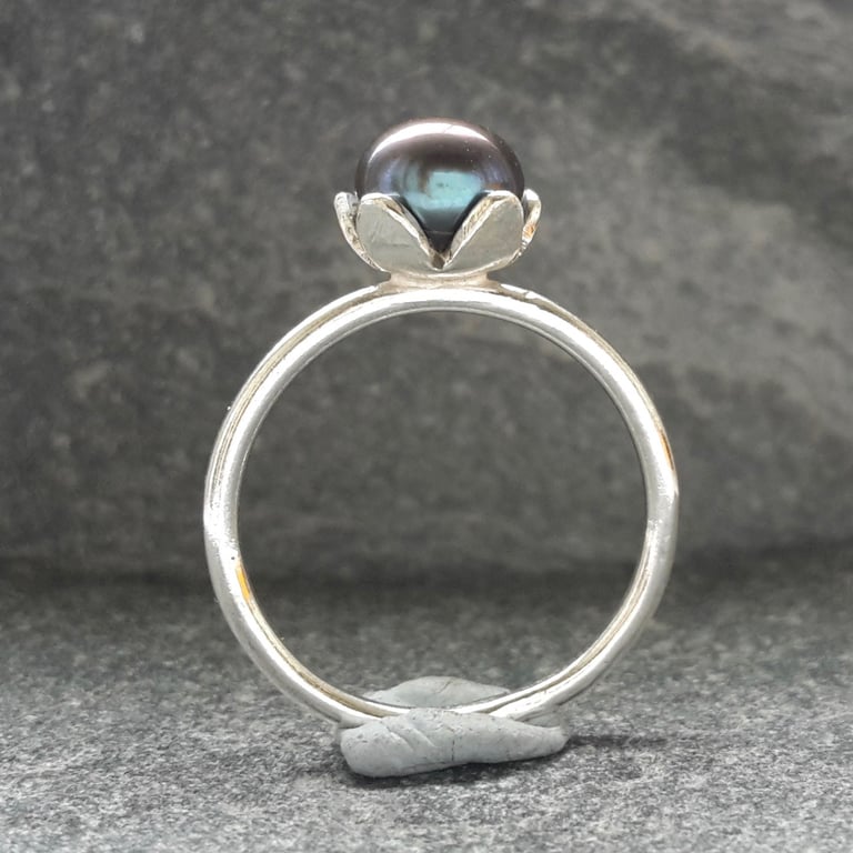 Peacock pearl and silver ring, dainty pearl ring, pearl solitaire ring