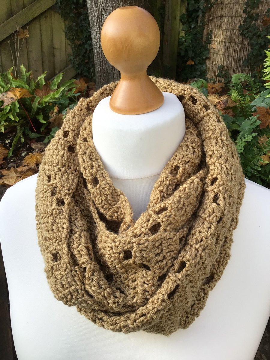 Infinity scarf in supersoft acrylic Butterscotch 