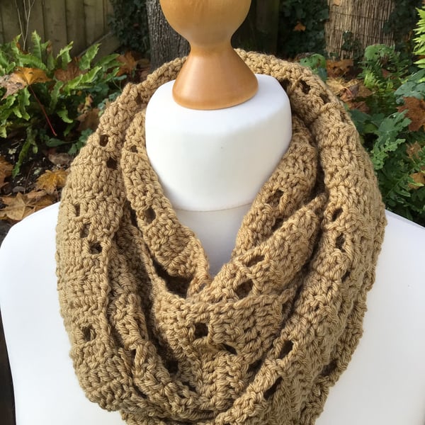 Infinity scarf in supersoft acrylic Butterscotch 