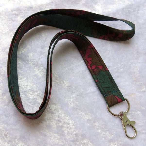 Liberty Lawn lanyard.  With swivel lobster clip. 19 inches in length. 