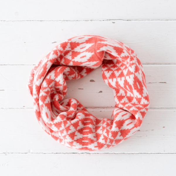 Summer Seconds Mirror cowl - coral and white