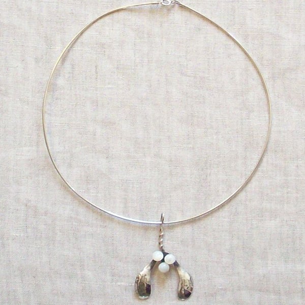 Mistletoe Necklace