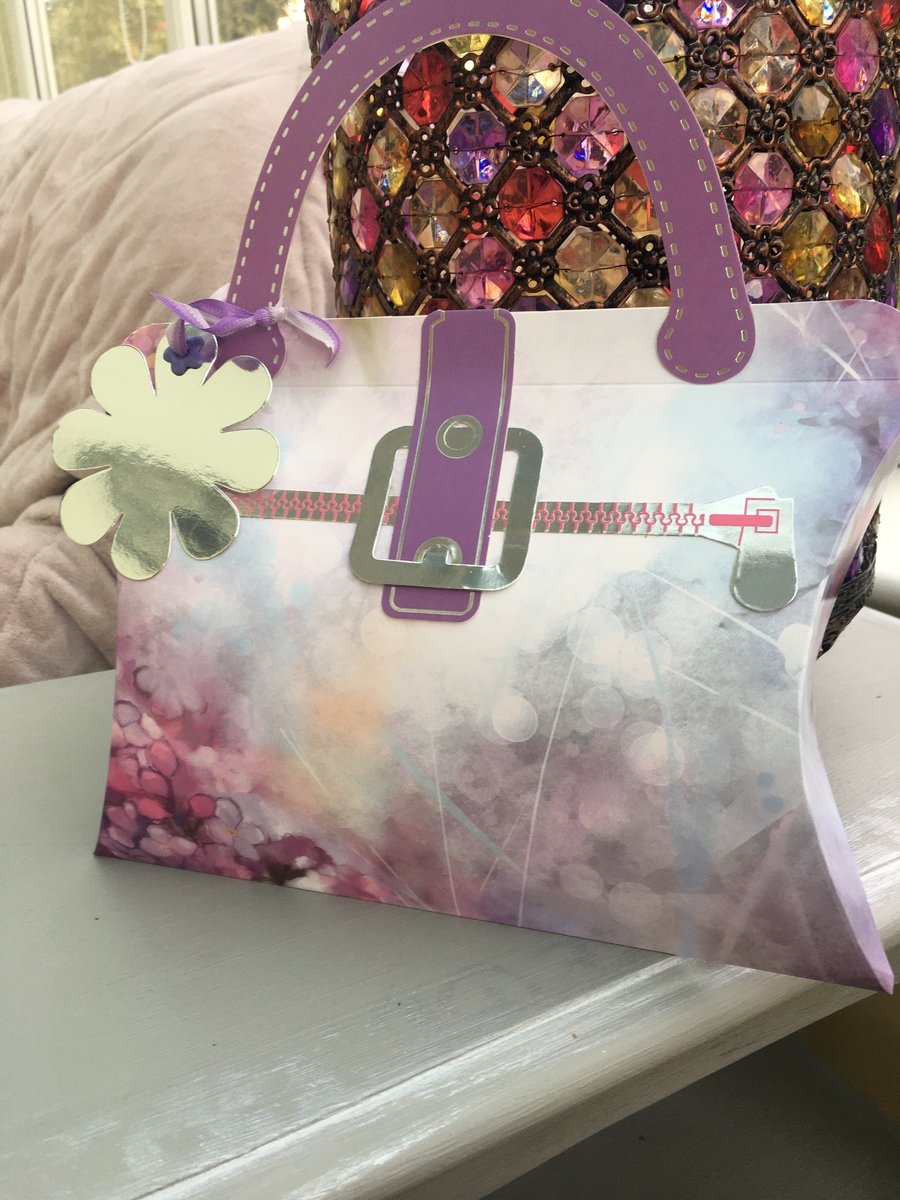 Floral handbag style pillow box