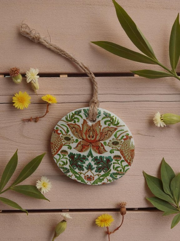 Gold & Green Flowers Vintage Style Round Clay Hanging Aromatherapy Diffuser