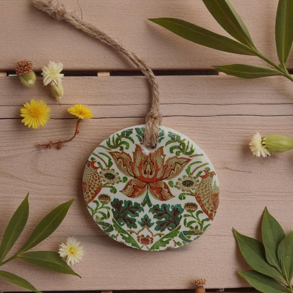 Gold & Green Flowers Vintage Style Round Clay Hanging Aromatherapy Diffuser