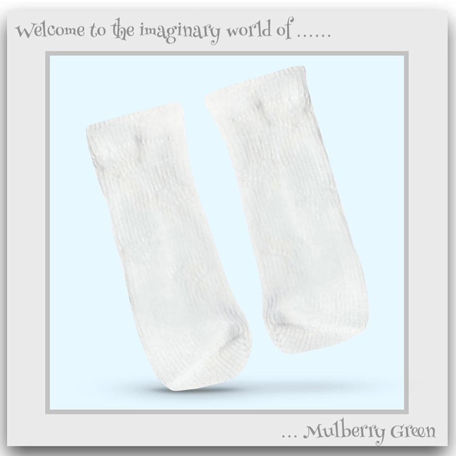 White Heart Socks to fit the Mulberry Green characters 