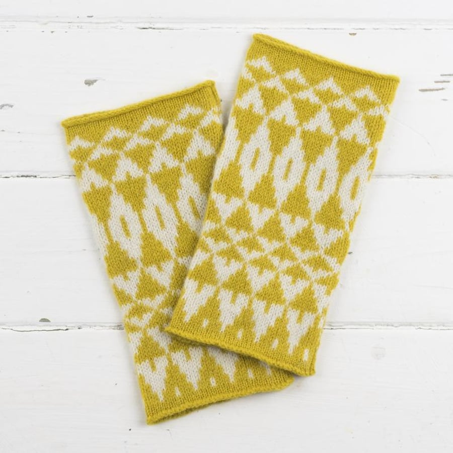 Mirror knitted wristwarmers - piccalilli and cream
