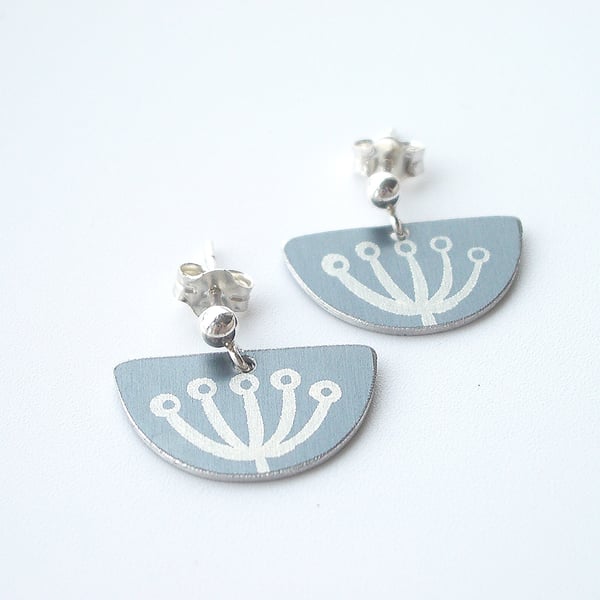 Cow parsley stud earrings in grey