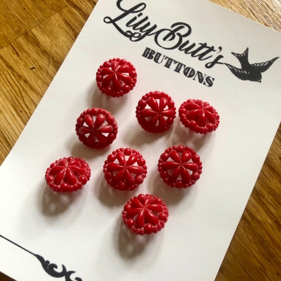 8 Vintage Red Flower Buttons - 20mm