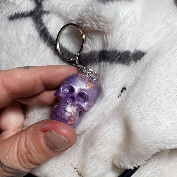 Resin skull keyring 