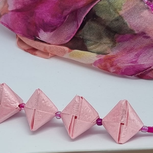 Handmade origami necklace: pink pearlescent paper and small beads 